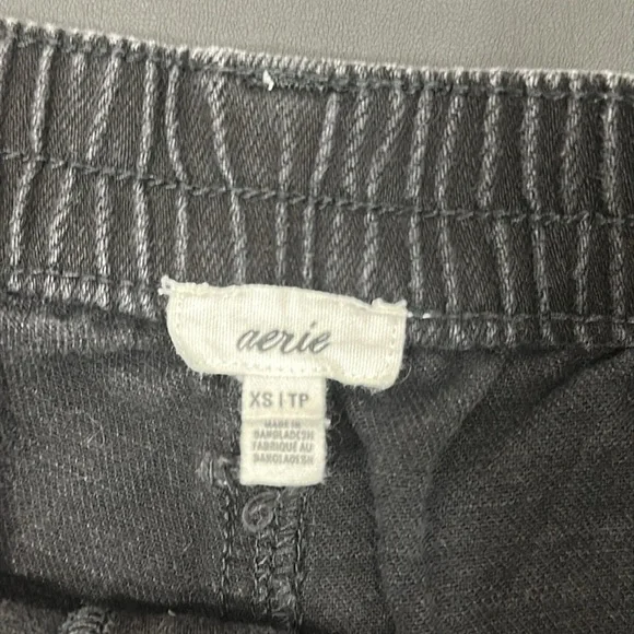 🖤 Aerie Black Distressed Denim Shorts
Size XS - Picture 4 of 7